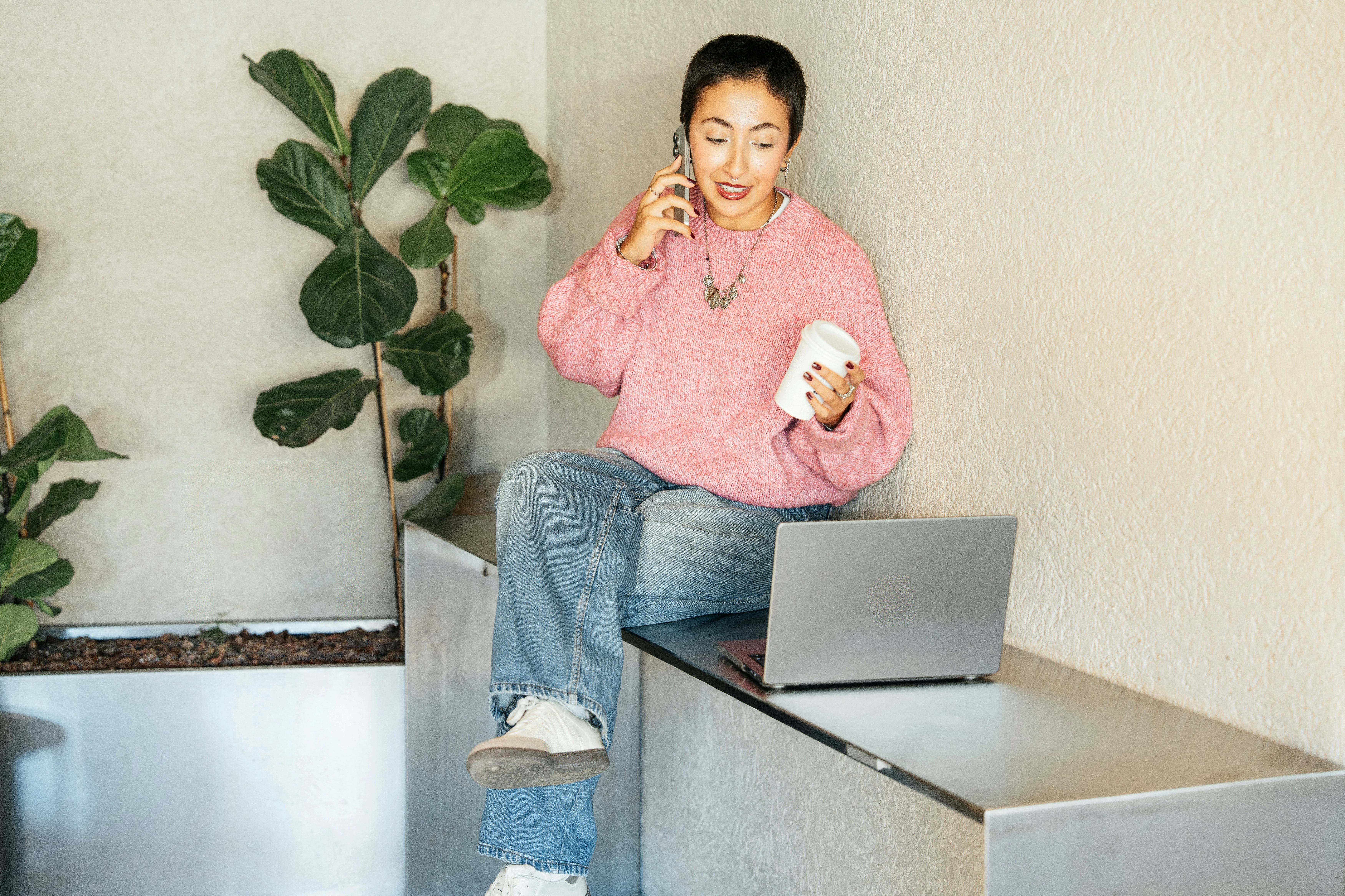 Jak AI zmienia pracę biurową? Proste triki.